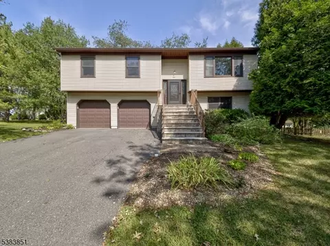 4 S Hampton Ct, Flemington, NJ 08822