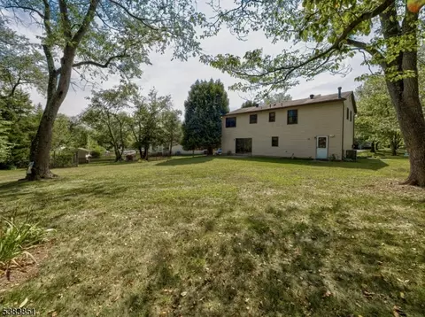 4 S Hampton Ct, Flemington, NJ 08822 photo 2