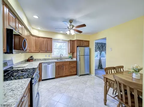 4 S Hampton Ct, Flemington, NJ 08822 photo 9