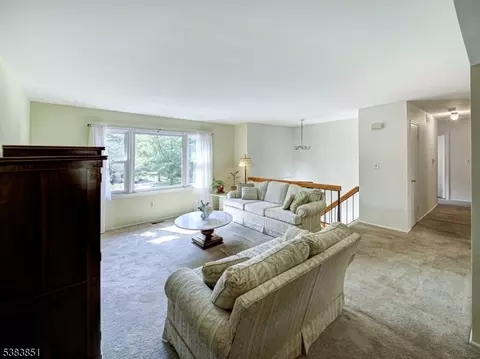 4 S Hampton Ct, Flemington, NJ 08822 photo 4