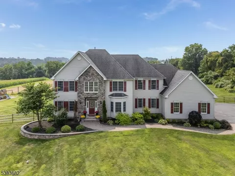 39 Sky Manor Rd, Pittstown, NJ 08867