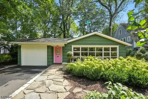26 Brook Ln, Maplewood, NJ 07040