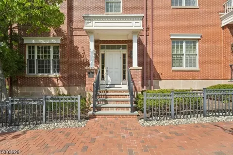 11 Beresford Ln, Livingston, NJ 07039