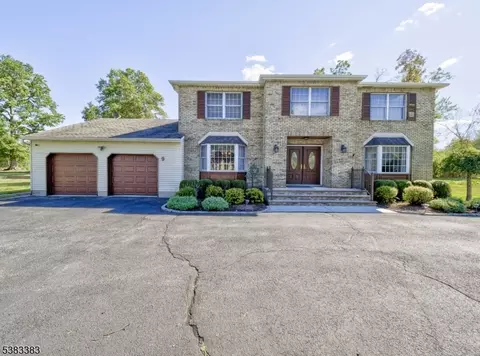 9 Heather Dr, East Hanover, NJ 07936