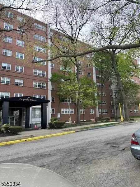 39 E 39th St #2L, Paterson, NJ 07514