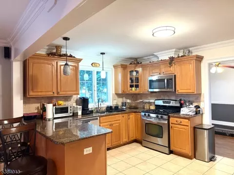 531 Harris Ave, Middlesex, NJ 08846 photo 10