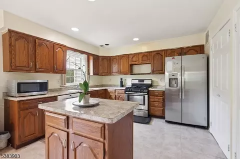 3606 Spring Brook Dr, Edison, NJ 08820 photo 13