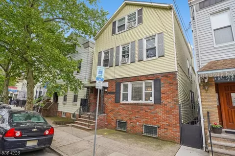 390 Lafayette St, Newark, NJ 07105