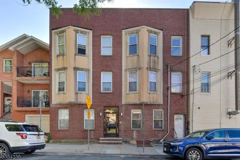 243 Pearsall Ave #3R, Jersey City, NJ 07305