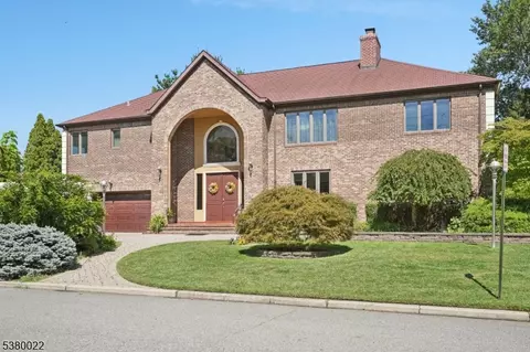 36 Independence Ct, Clifton, NJ 07013