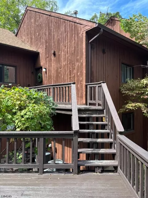 2 Davos Dr UNIT 8, Vernon, NJ 07462