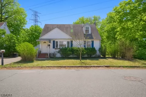 136 Catherine Ave, Mahwah, NJ 07430
