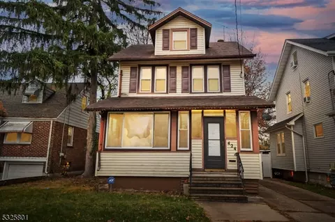 424 E 4th Ave, Roselle, NJ 07203