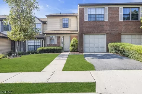 121 Hampton Ct, Somerset, NJ 08873