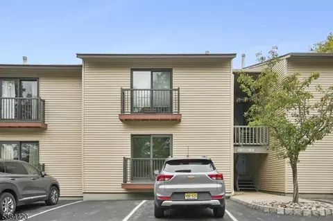2013 Spruce Hills Dr, Glen Gardner, NJ 08826