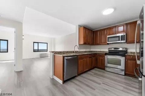 1 Carriage City Plz #1212, Rahway, NJ 07065