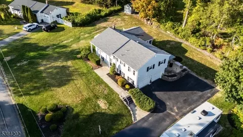 10 Post Pl, Newfoundland, NJ 07435