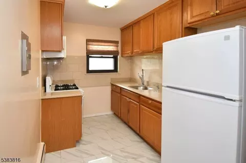 401 Highway22 UNIT 10F, North Plainfield, NJ 07060