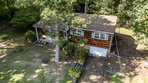 48 Cooper Rd, Oak Ridge, NJ 07438