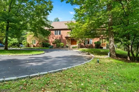 62 E Springtown Rd, Long Valley, NJ 07853