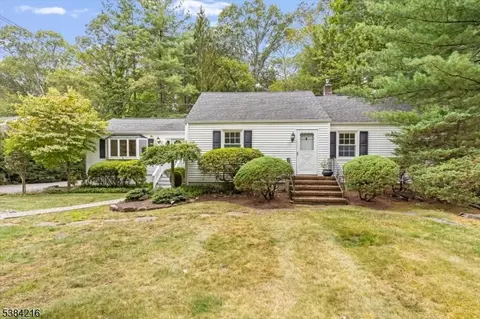 34 Moraine Rd, Morris Plains, NJ 07950