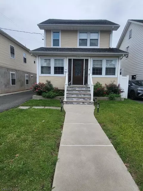 842 Gibbons Ct, Elizabeth, NJ 07202