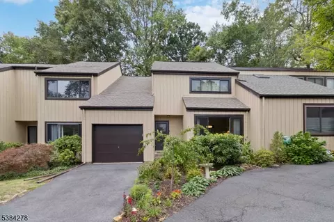 6 Ash Ln, Morristown, NJ 07960