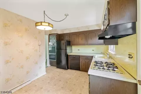 34 Berry Dr, Wayne, NJ 07470 photo 9