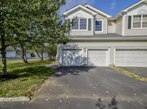 41 Alexandra Way, Clinton, NJ 08809