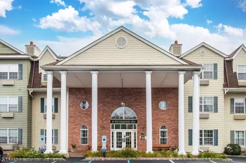 6220 Richmond Rd #220, West Milford, NJ 07480