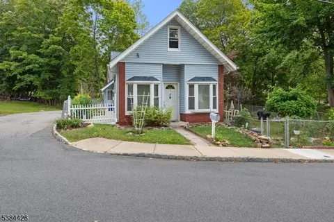 18 Windemere Ave, Mount Arlington, NJ 07856