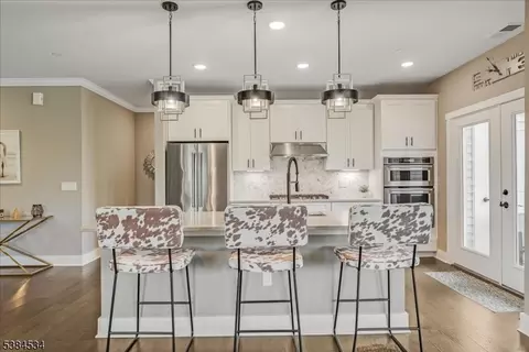 2 Vanderbilt Blvd #102, Florham Park, NJ 07932