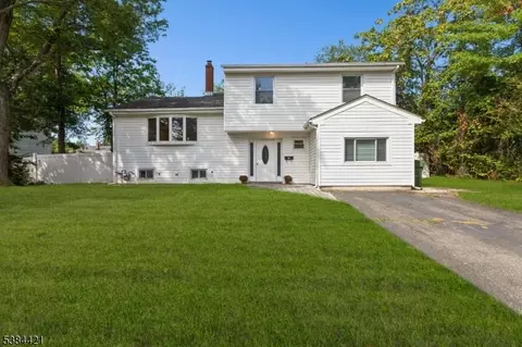 5 Waverly Dr, Edison, NJ 08817