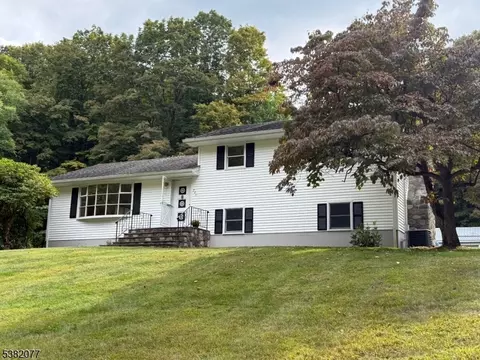 245 Barrett Rd, Vernon, NJ 07462