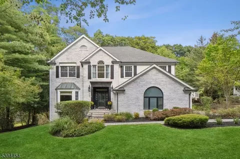 2 Brannick Dr, Madison, NJ 07940