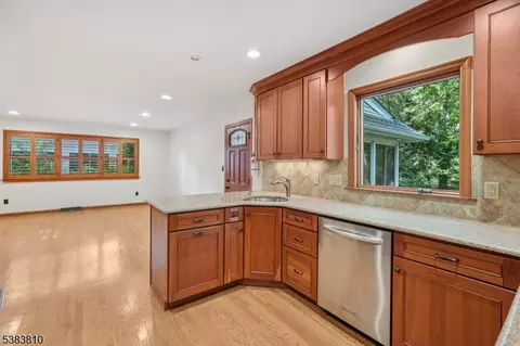 10 Hilltop Ter, Wayne, NJ 07470 photo 13