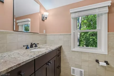 10 Hilltop Ter, Wayne, NJ 07470 photo 28