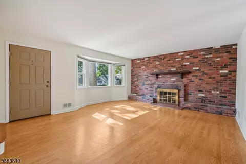 10 Hilltop Ter, Wayne, NJ 07470 photo 4