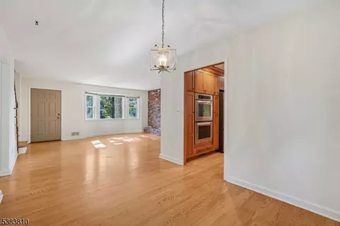 10 Hilltop Ter, Wayne, NJ 07470 photo 5