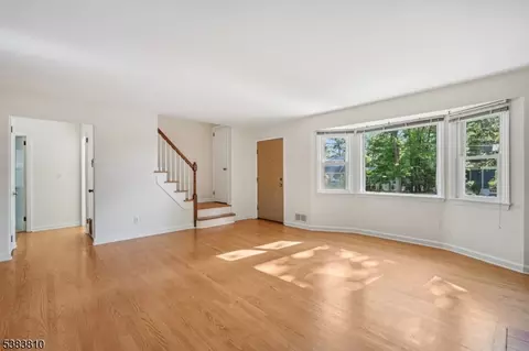 10 Hilltop Ter, Wayne, NJ 07470 photo 2