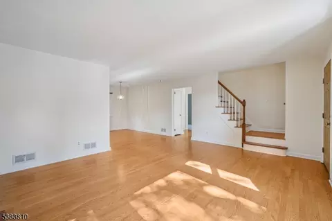 10 Hilltop Ter, Wayne, NJ 07470 photo 3