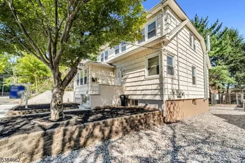 757 Ray Ave, Ridgefield, NJ 07657