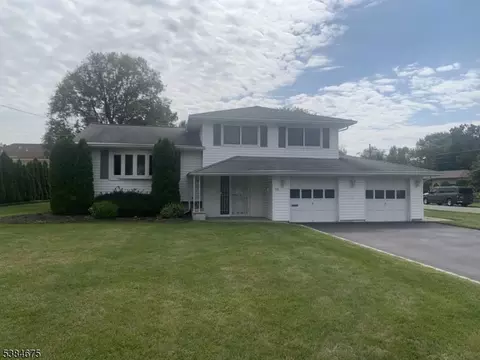 118 Schwin Dr, Clark, NJ 07066