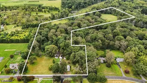 24 Locust Grove Rd, Pittstown, NJ 08867