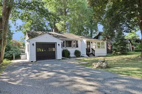 32 Heighwood Trl, Sparta, NJ 07871
