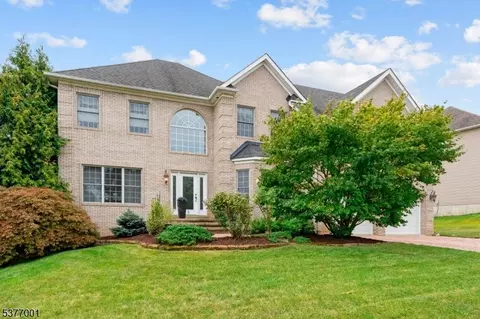 9 Woodridge Ct, Newton, NJ 07860