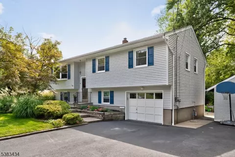 4 Rathbun Rd, Towaco, NJ 07082