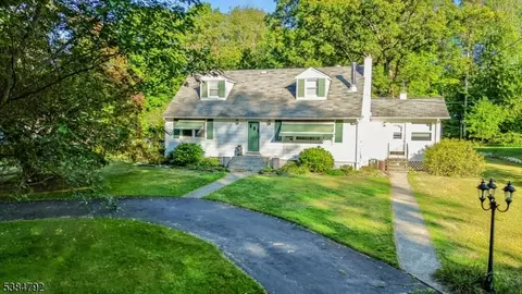 5 Michael Rd, Oak Ridge, NJ 07438