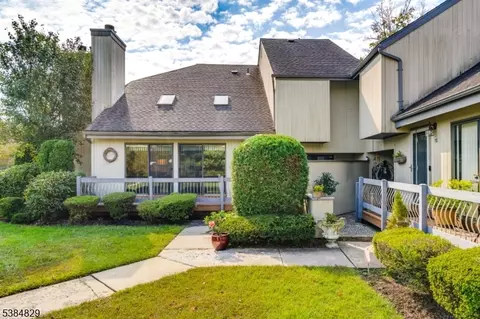 13 Brook St, Somerset, NJ 08873