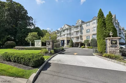 175 Rochelle Ave, Rochelle Park, NJ 07662